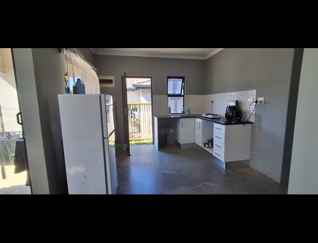 3 BEDROOM FREESTANDING FOR SALE IN PALM VIEW ESTATE